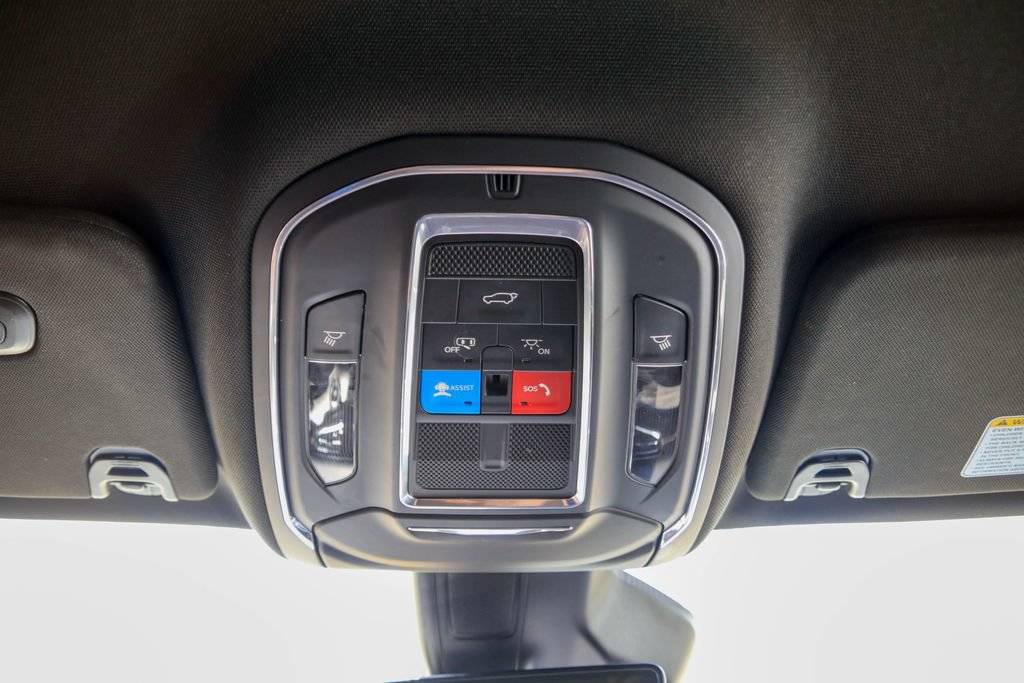 Used 2023 Jeep Wagoneer L Series III w/ Preferred Equipment Group AWD/4WD image 21
