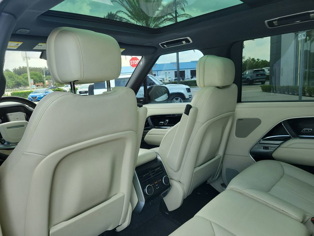 Used 2023 Land Rover Range Rover Long Wheelbase SE AWD/4WD image 17