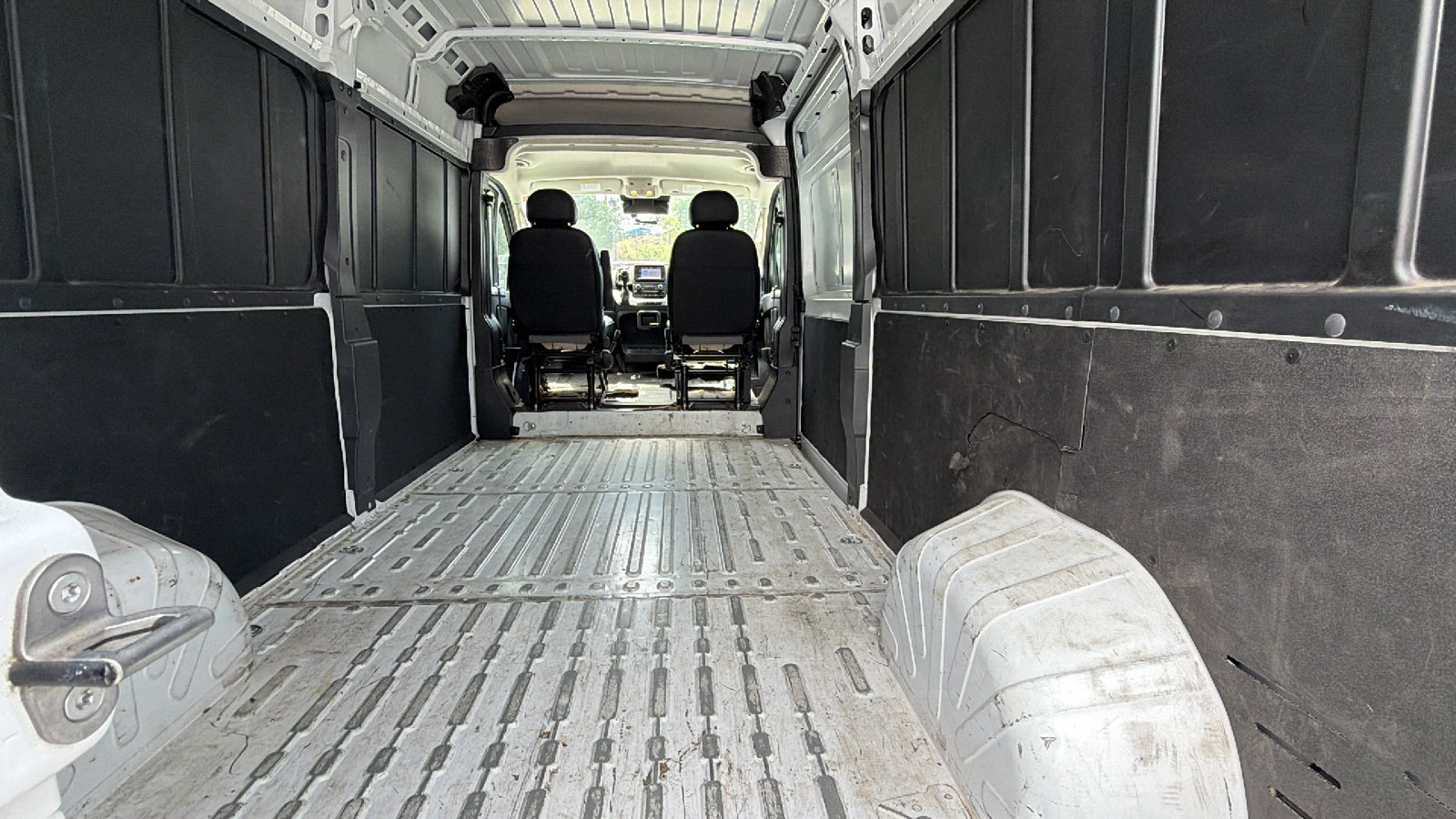 Used 2024 RAM ProMaster 2500 w/ Convenience Group FWD image 13