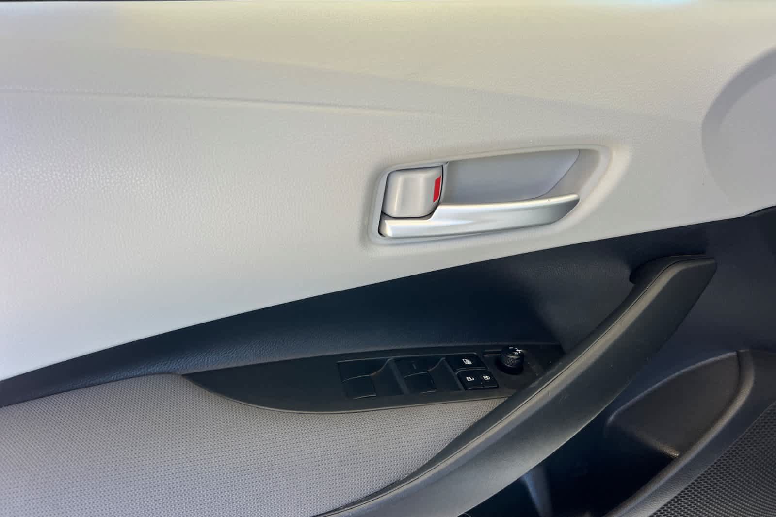 Used 2021 Toyota Corolla LE FWD image 12