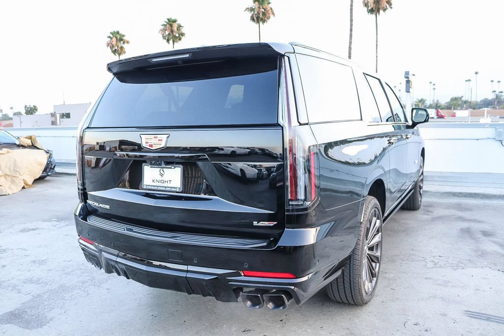 Used 2026 Cadillac Escalade ESV V AWD/4WD image 9