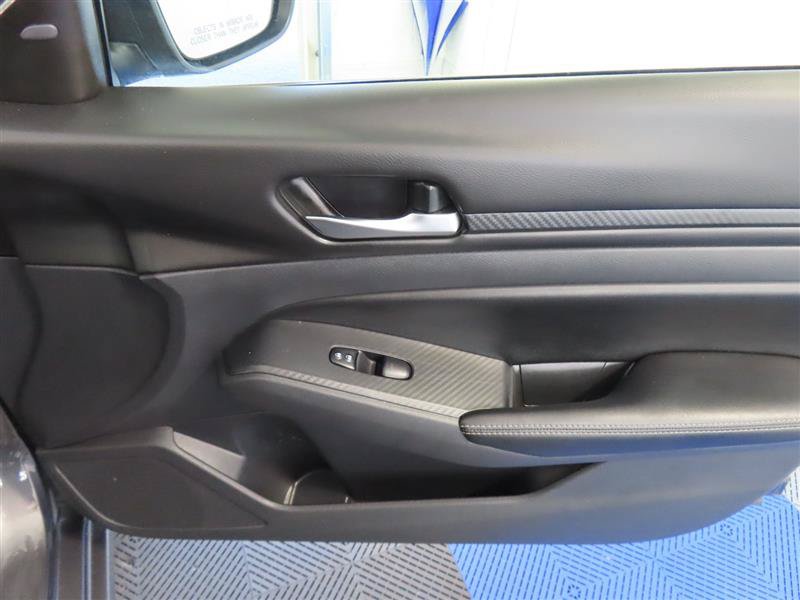 Used 2025 Nissan Altima 2.5 SV FWD image 32