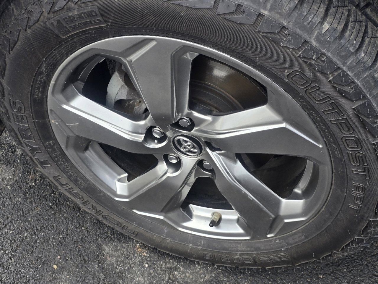 Used 2019 Toyota RAV4 Limited image 10