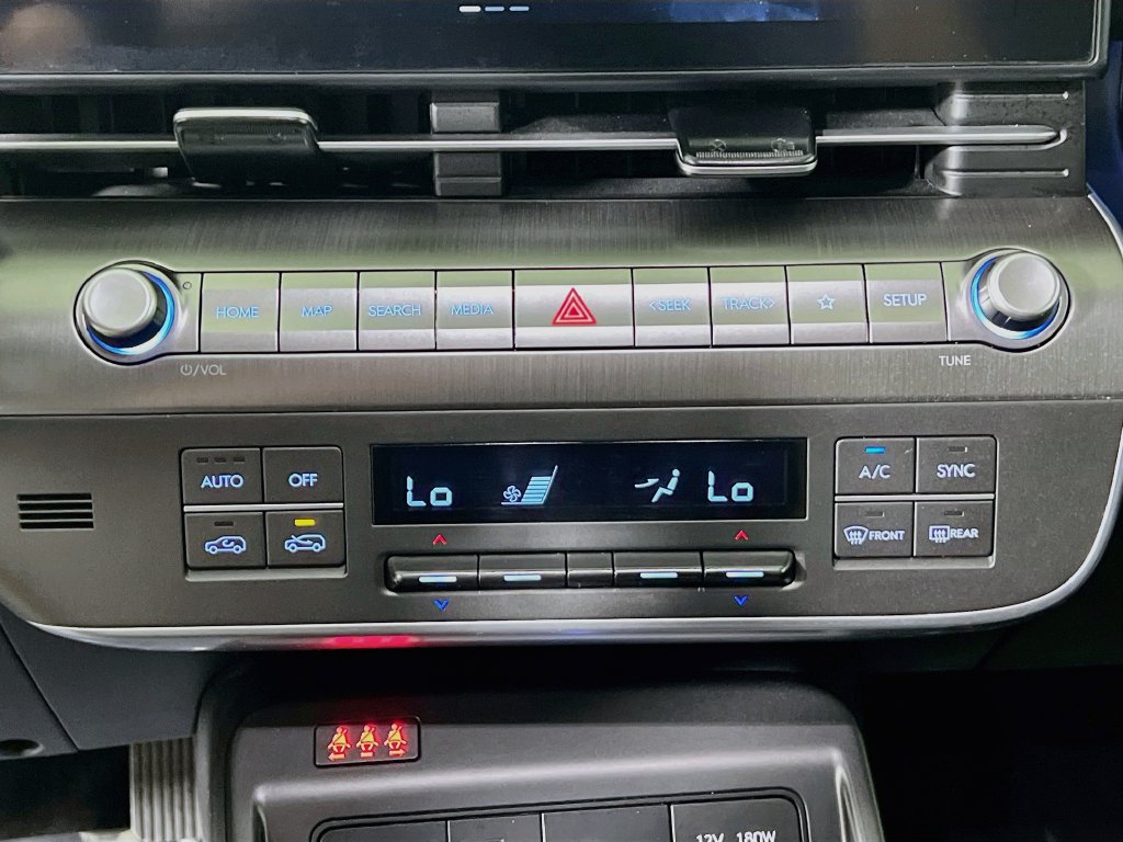 Used 2024 Hyundai Kona Limited FWD image 23