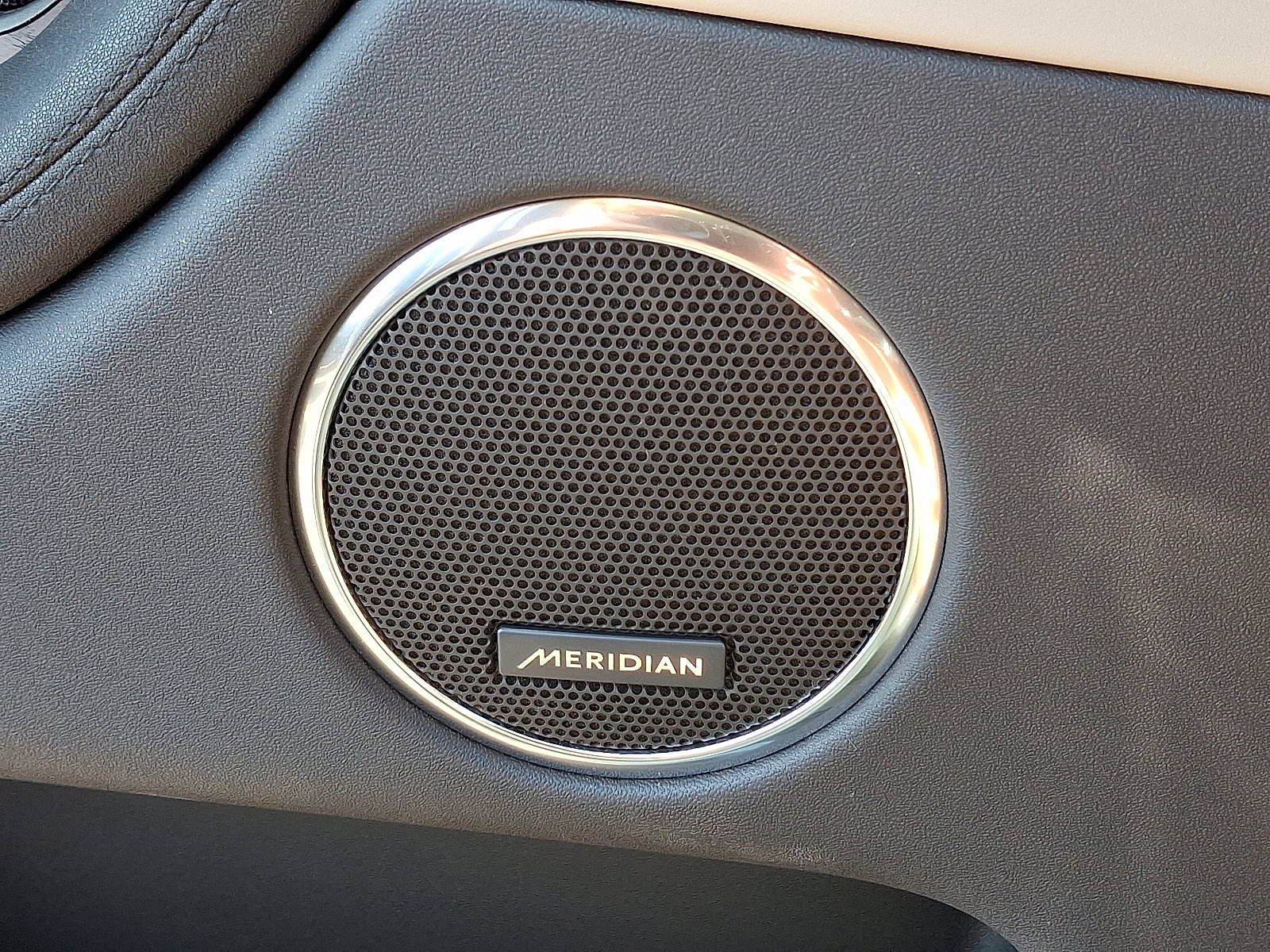 Certified 2025 Land Rover Discovery Sport S image 24