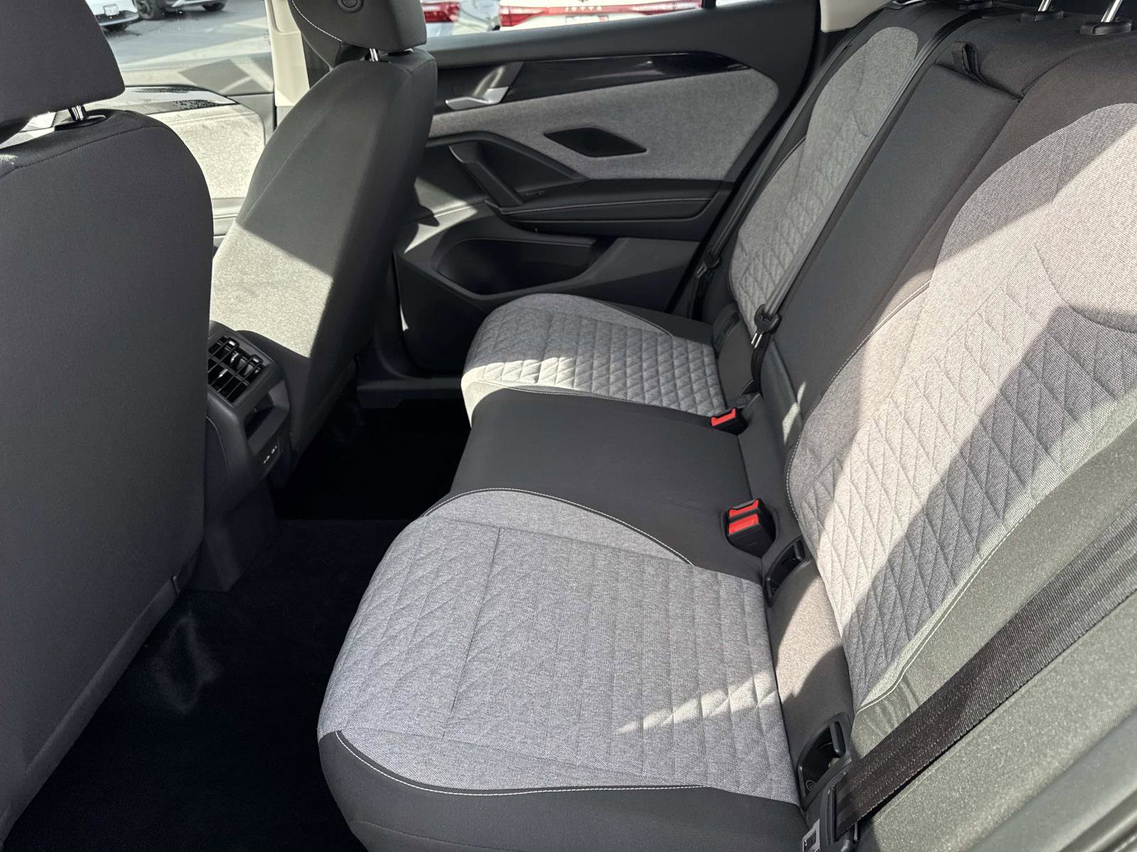 Certified 2025 Volkswagen Tiguan S w/ 18" Wheel Package image 11