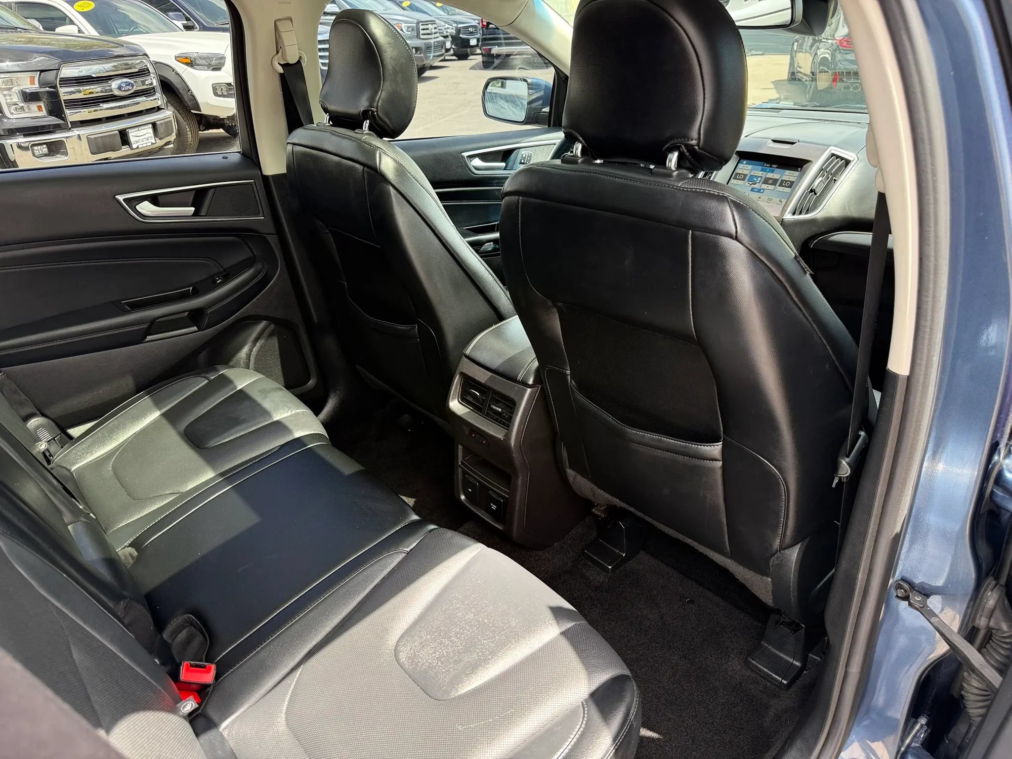 Used 2018 Ford Edge Titanium w/ Equipment Group 302A AWD/4WD image 19