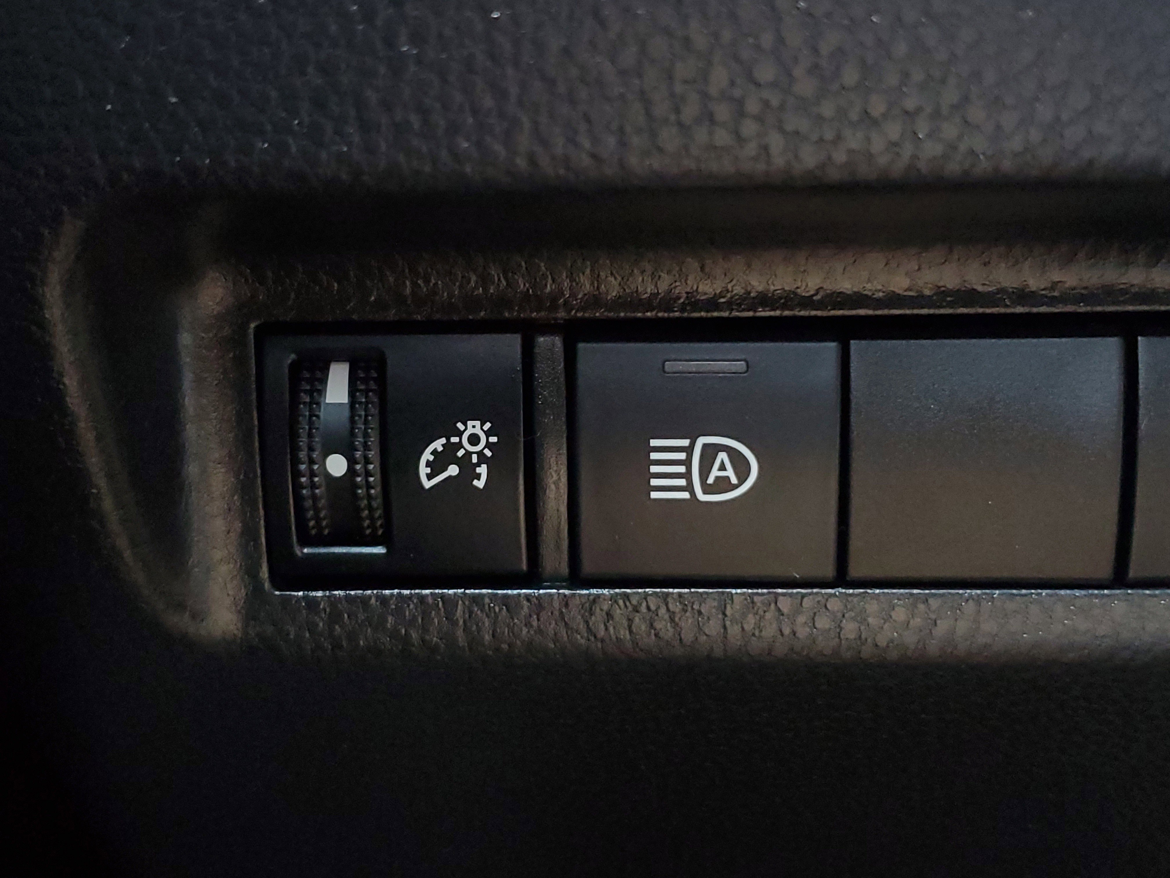 Used 2022 Toyota RAV4 XLE Premium image 32