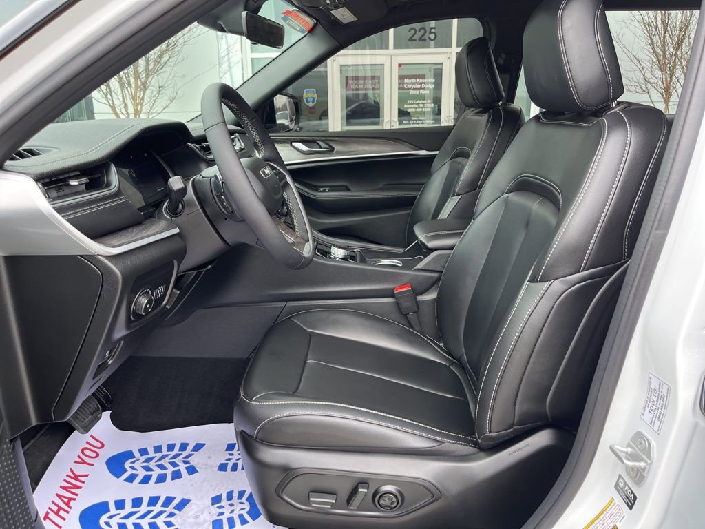 New 2025 Jeep Grand Cherokee L Limited image 3