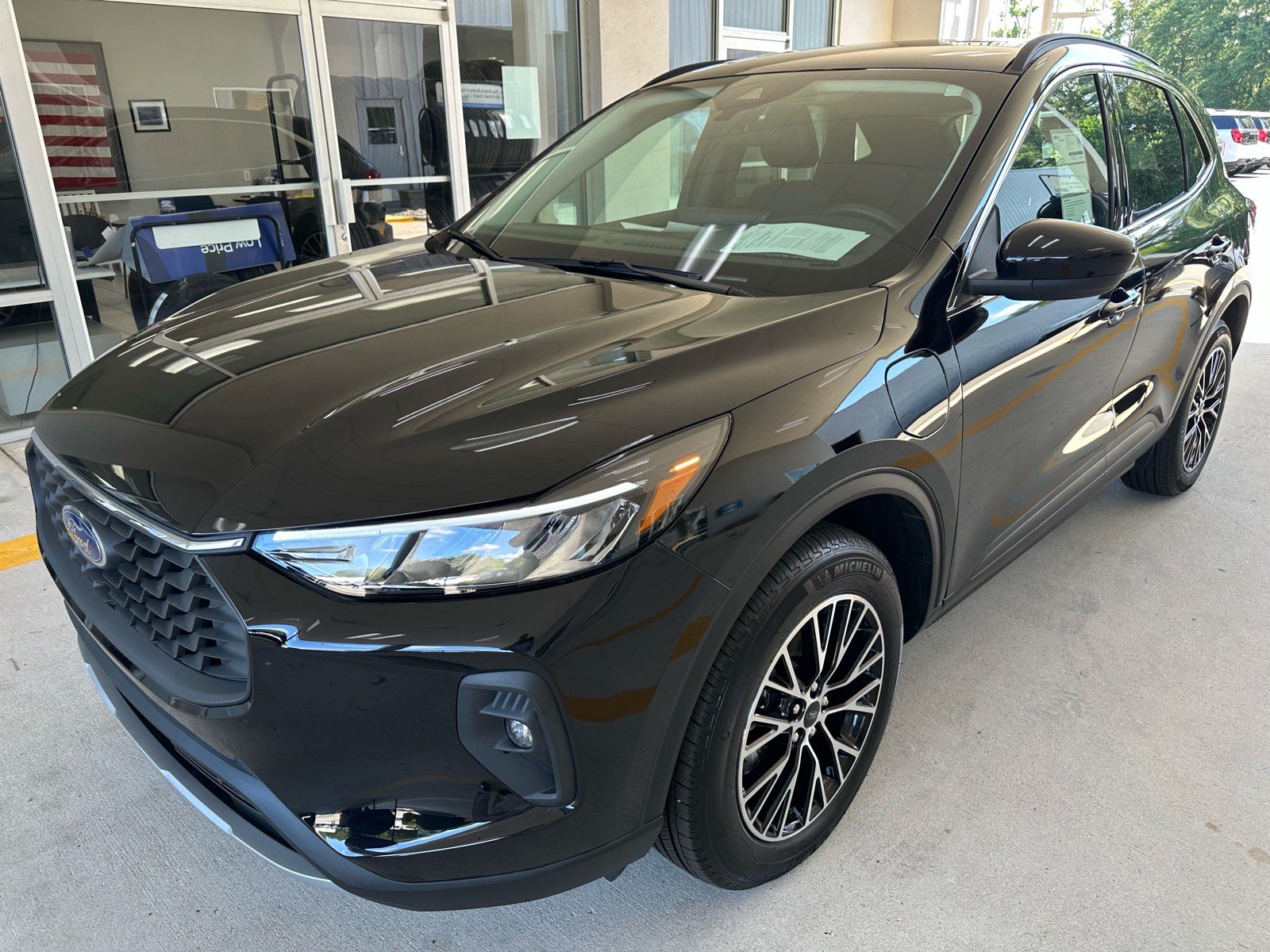 Certified 2026 Ford Escape SE FWD image 3
