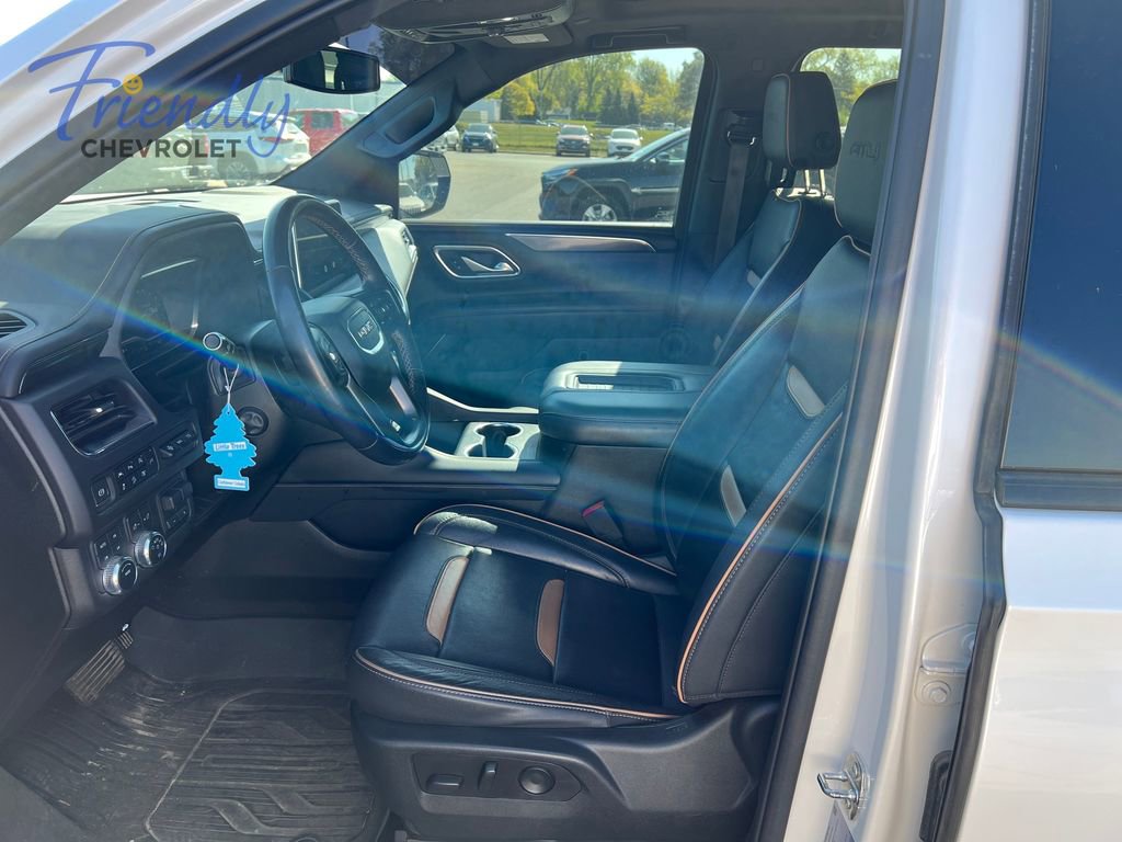 Used 2022 GMC Yukon XL AT4 w/ Technology Package AWD/4WD image 6