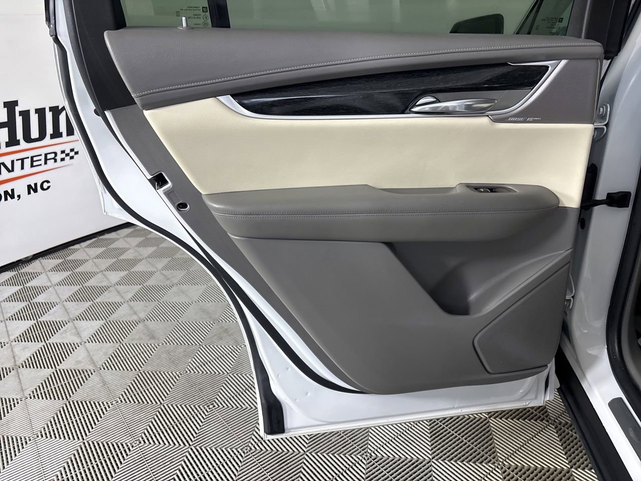 Used 2023 Cadillac XT6 Premium Luxury w/ Technology Package image 21