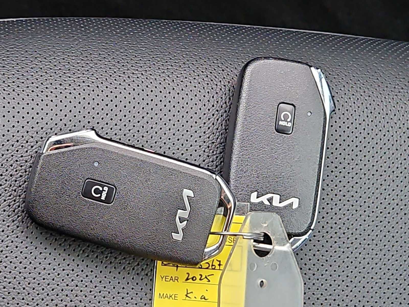 Used 2025 Kia Sportage EX FWD image 28