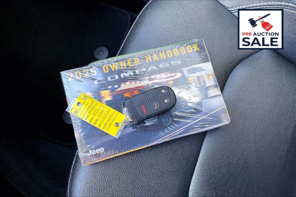 Used 2025 Jeep Compass Limited AWD/4WD image 11