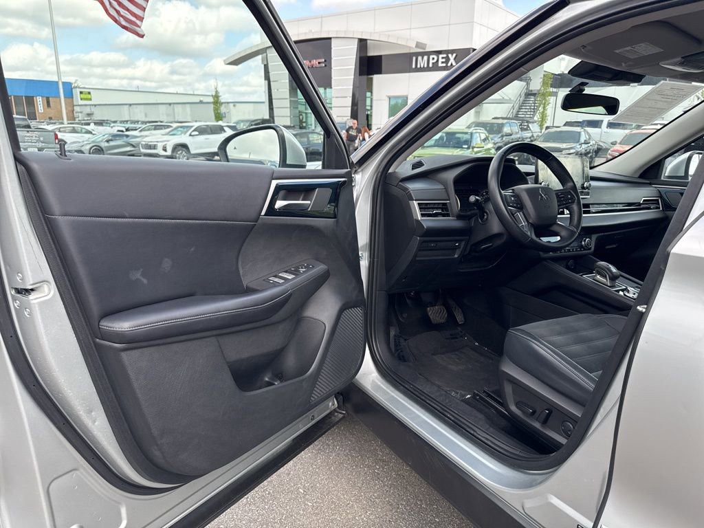 Used 2022 Mitsubishi Outlander SE image 28