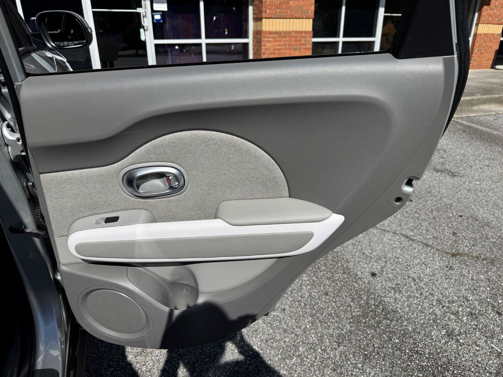 Used 2016 Kia Soul EV FWD image 40
