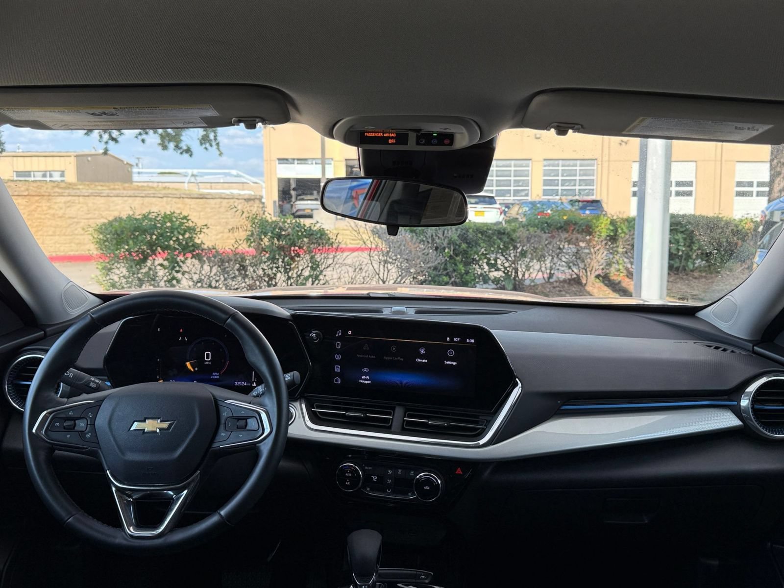 Used 2025 Chevrolet Trax LT w/ LT Convenience Package FWD image 33