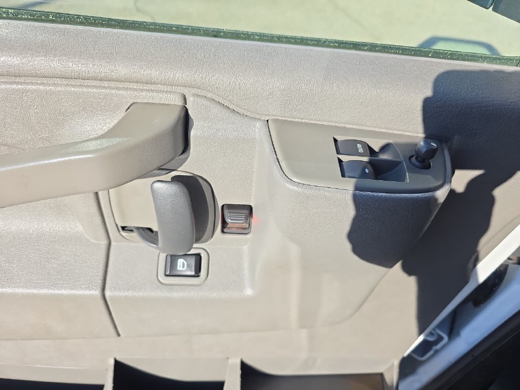 Used 2022 GMC Savana 3500 Extended RWD image 27