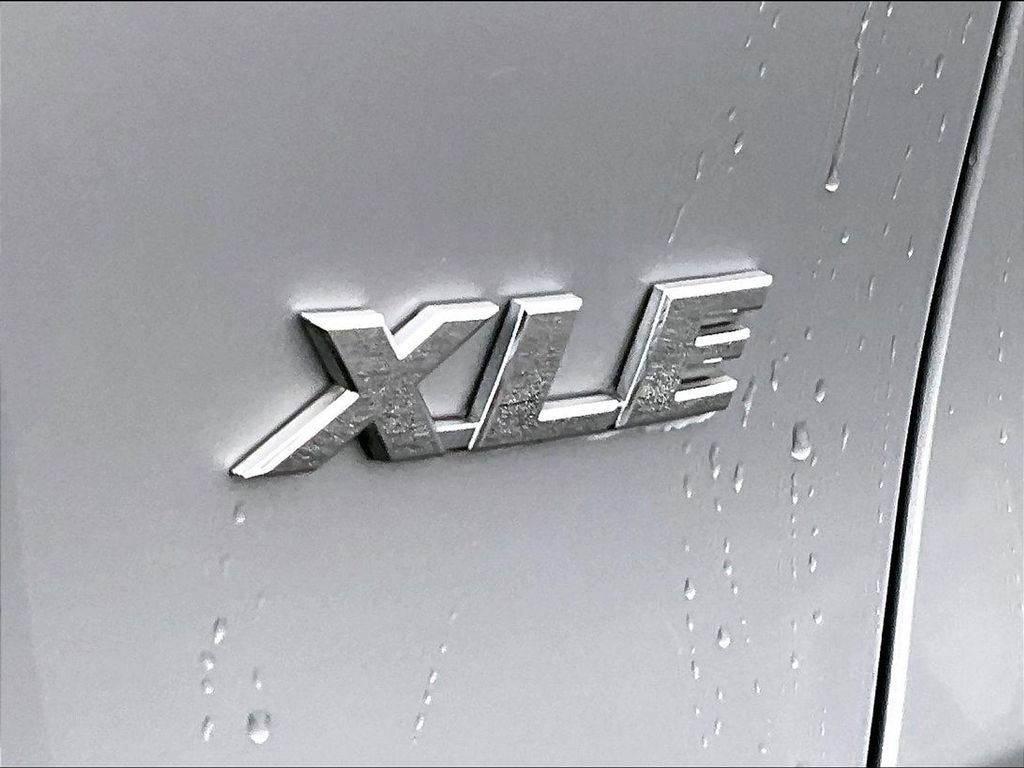 Used 2022 Toyota RAV4 XLE image 25