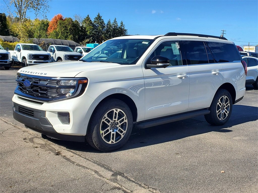 New 2025 Ford Expedition Active image 3