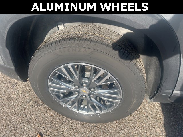 Used 2025 Chevrolet Traverse LT image 12