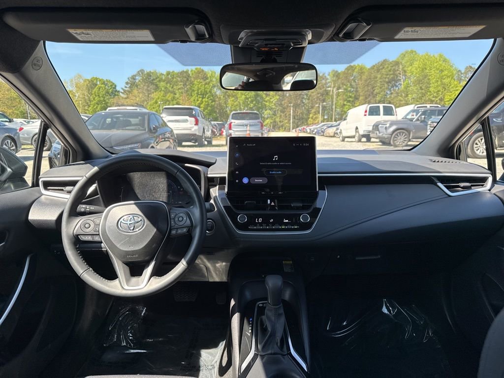 Used 2025 Toyota Corolla SE w/ SE Premium Package image 12