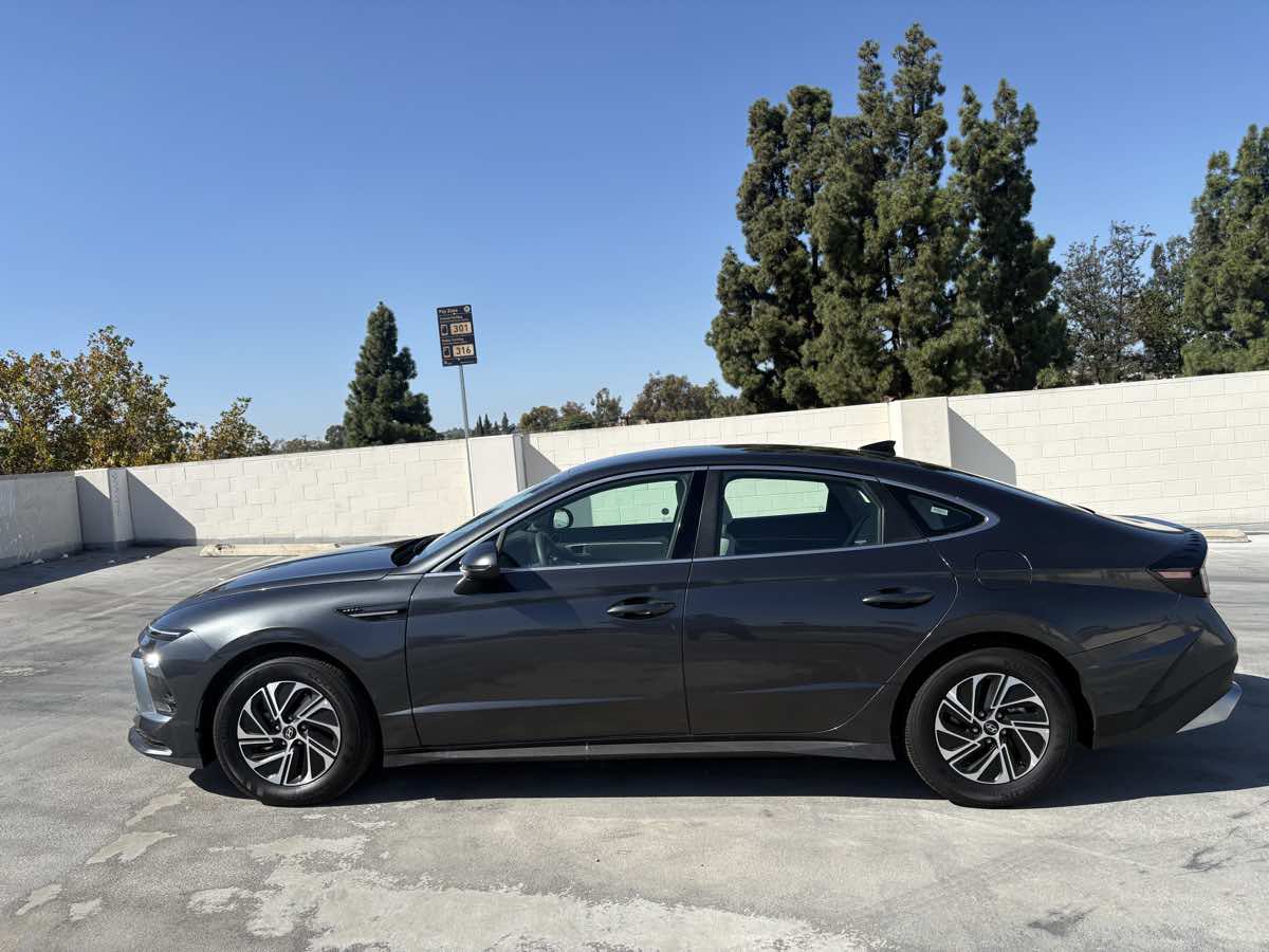Used 2026 Hyundai Sonata Blue FWD image 9