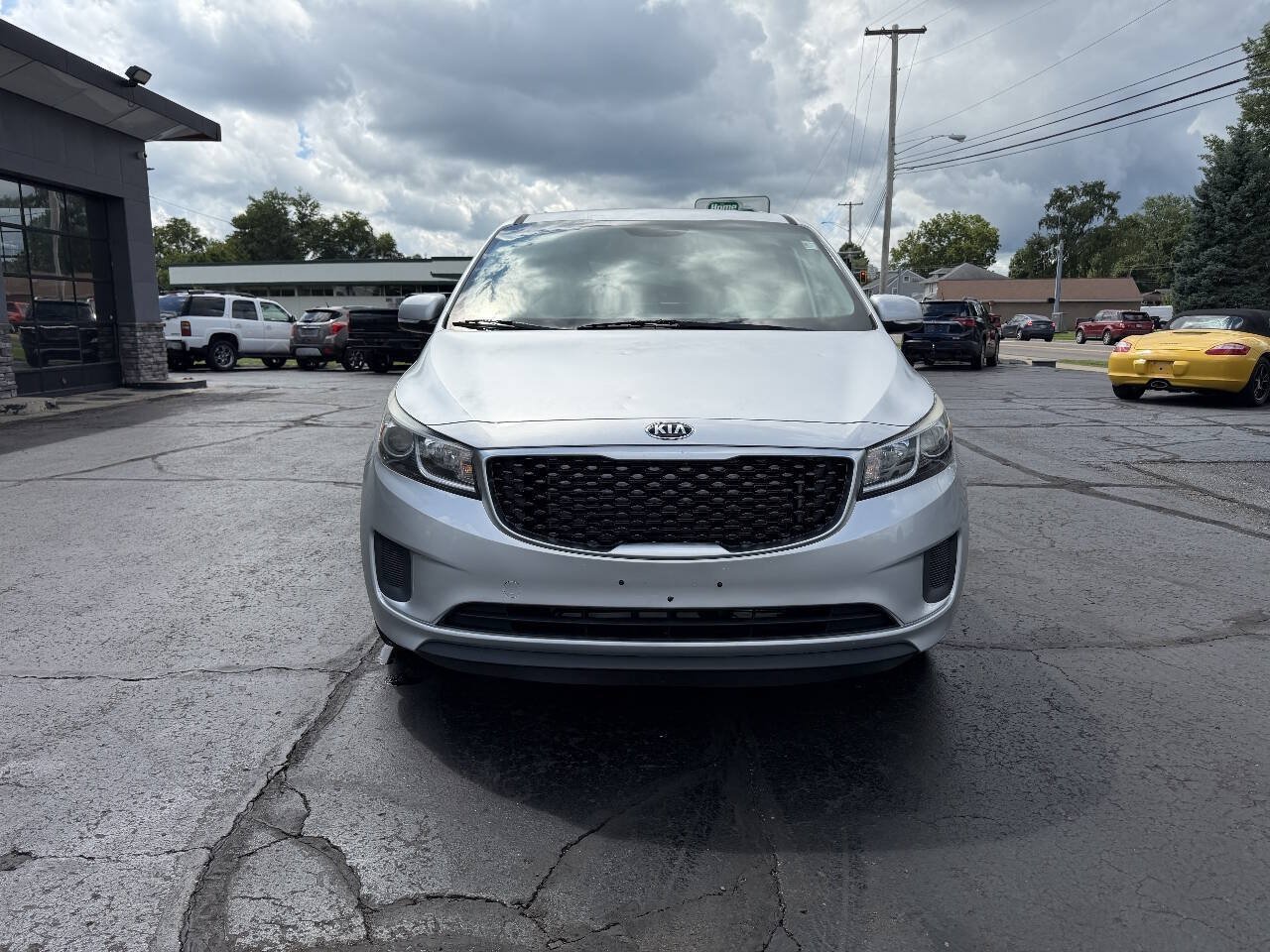 Used 2016 Kia Sedona LX w/ Option Group 020 FWD image 8