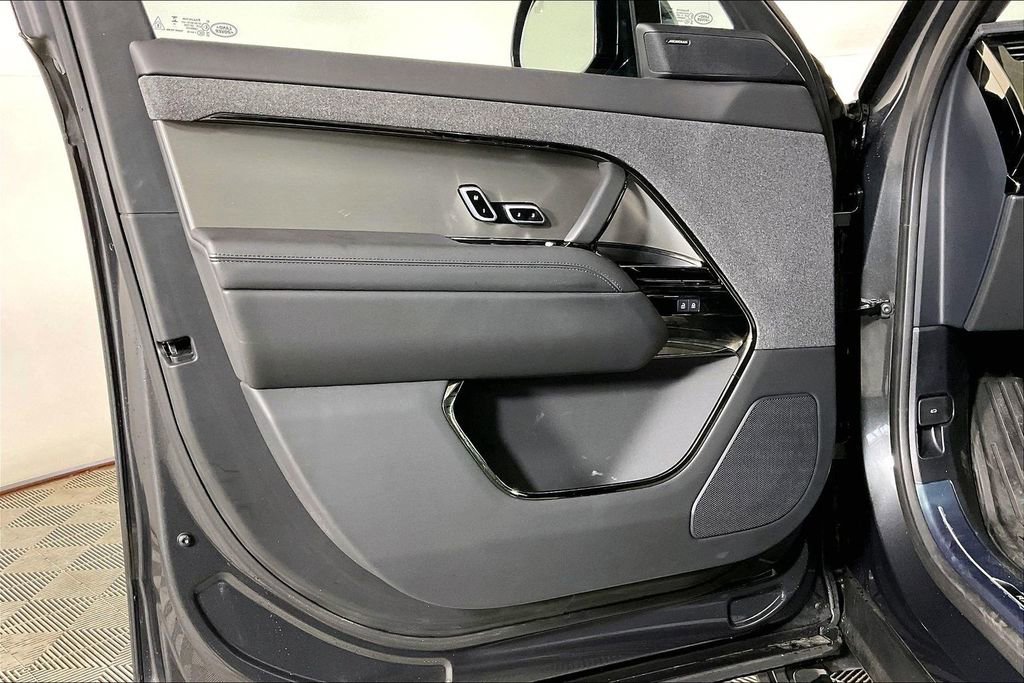 Used 2025 Land Rover Range Rover Sport Dynamic SE image 22