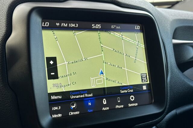 Used 2022 Jeep Renegade Latitude AWD/4WD image 19