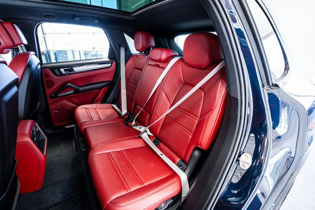 Used 2022 Porsche Cayenne Platinum Edition image 55