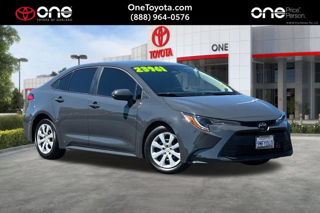 Used 2025 Toyota Corolla LE FWD image 1