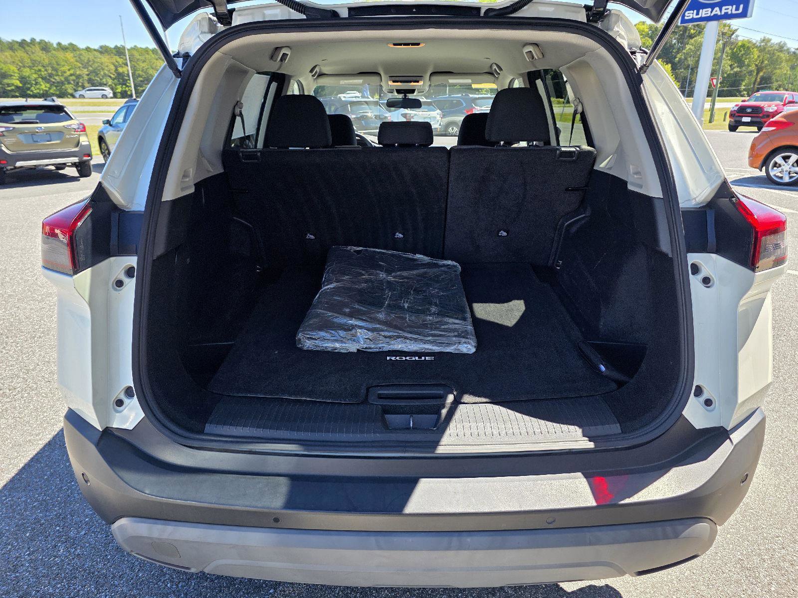 Used 2023 Nissan Rogue SV image 14