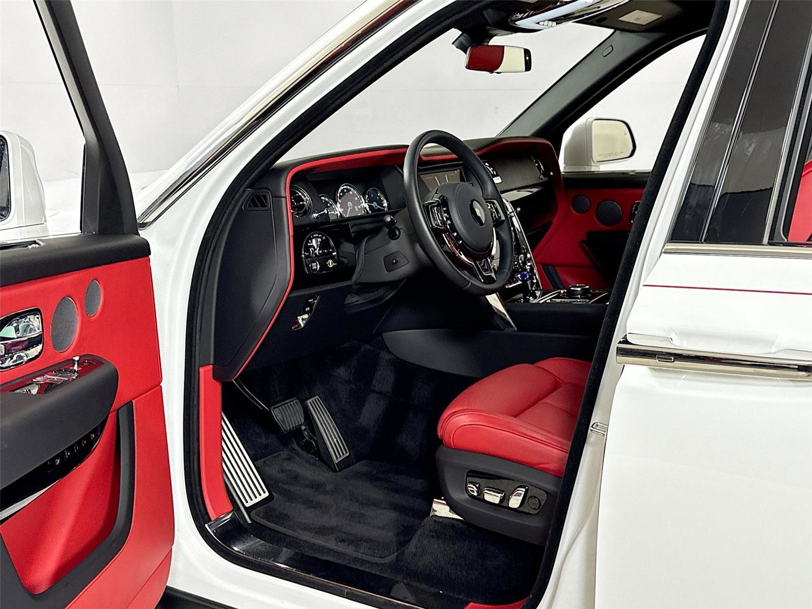 Used 2024 Rolls-Royce Cullinan image 14