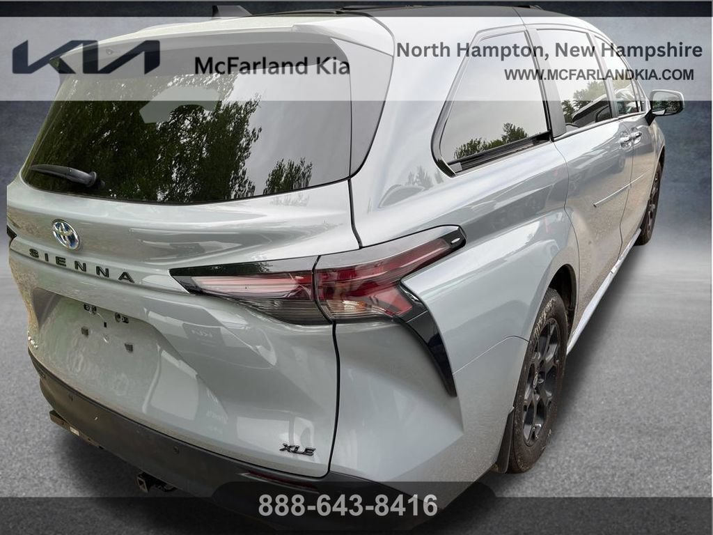 Used 2025 Toyota Sienna XLE Woodland Edition AWD/4WD image 6