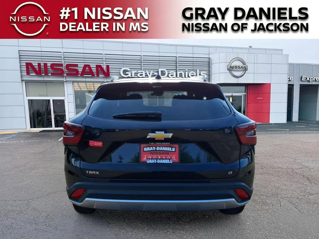 Used 2025 Chevrolet Trax LT w/ LT Convenience Package FWD image 6