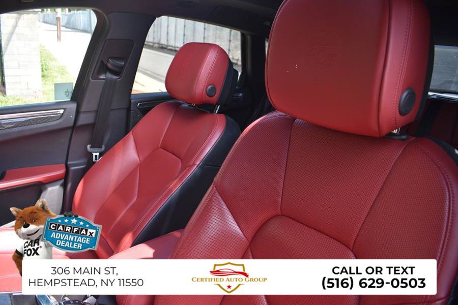 Used 2023 Porsche Macan Turbo AWD/4WD image 10
