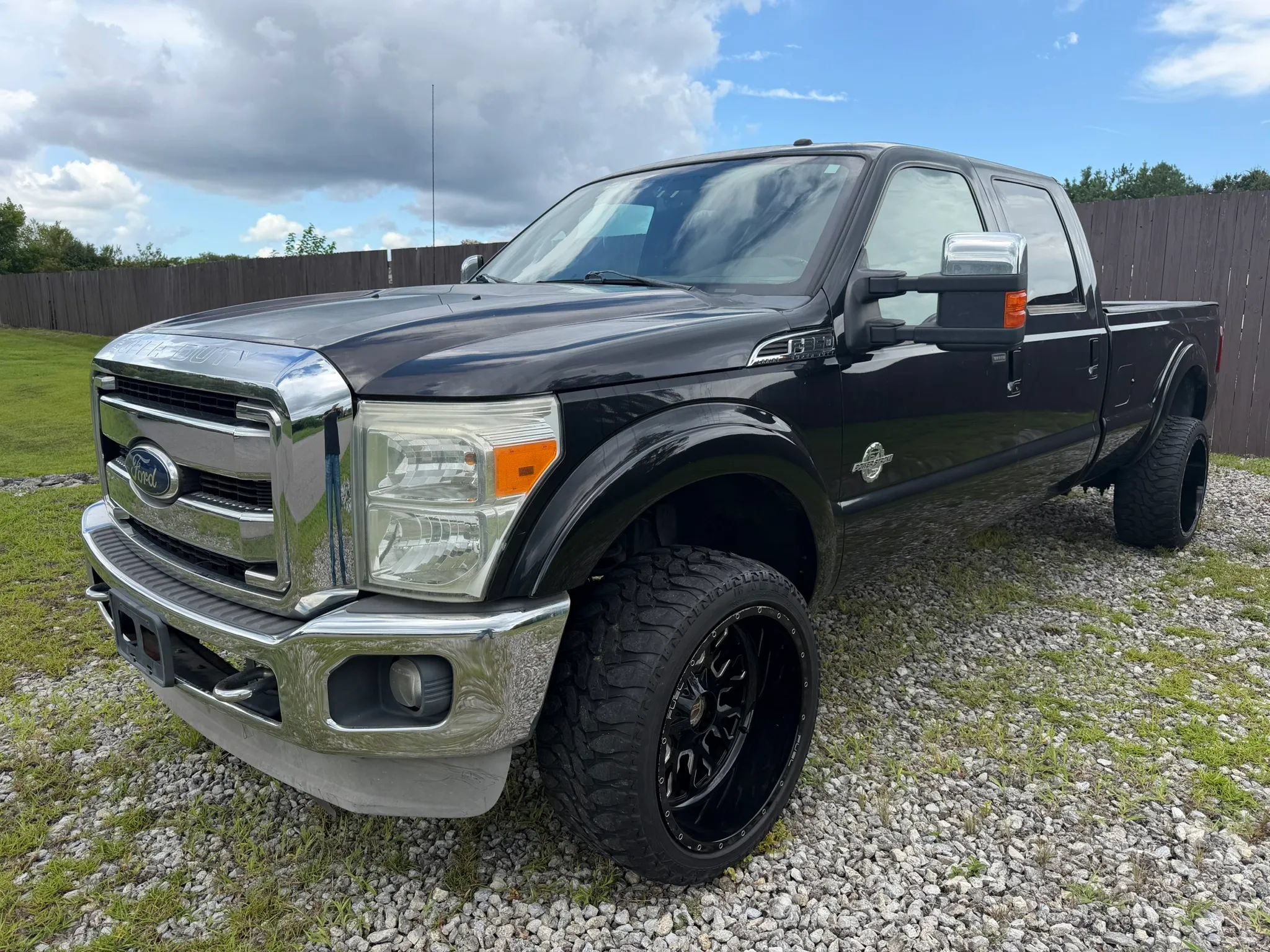 Used 2011 Ford F350 Lariat w/ Lariat Ultimate Pkg AWD/4WD image 2