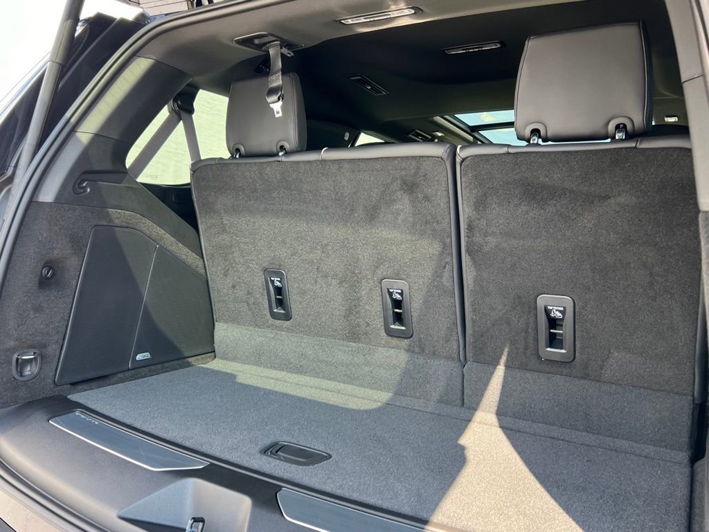 New 2025 Cadillac Escalade Premium Luxury image 23