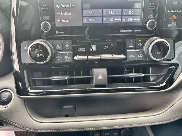 Used 2021 Toyota Highlander XLE FWD image 27