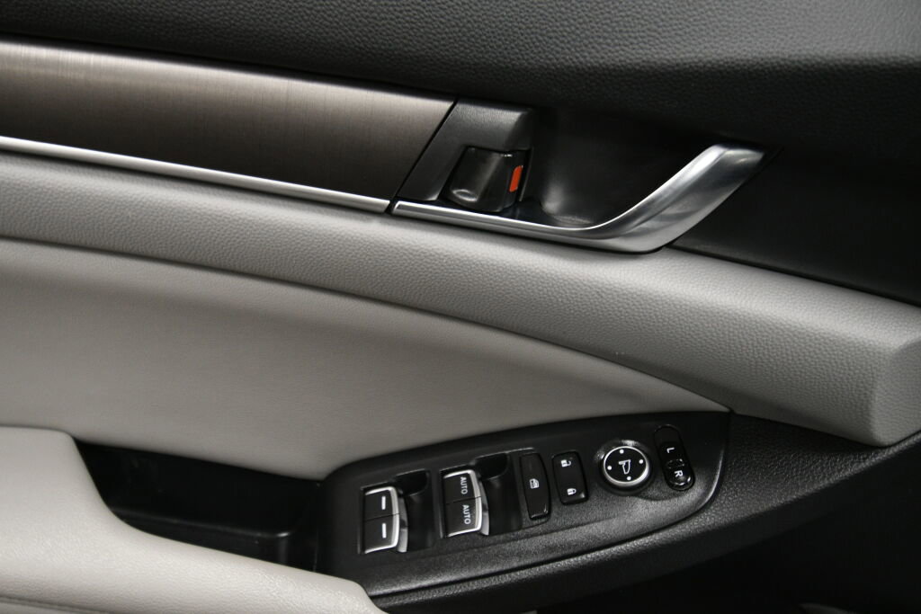 Used 2019 Honda Accord LX image 12