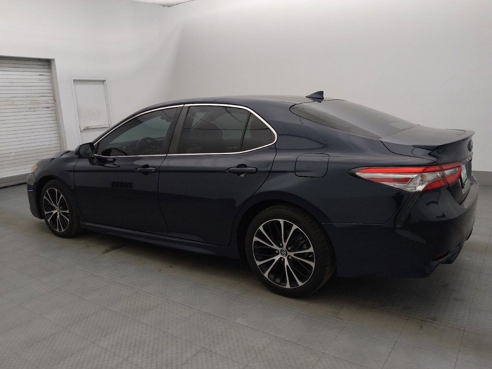 Used 2019 Toyota Camry SE image 3