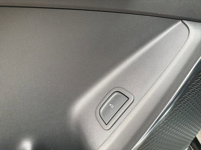 New 2026 Chevrolet Traverse High Country image 14