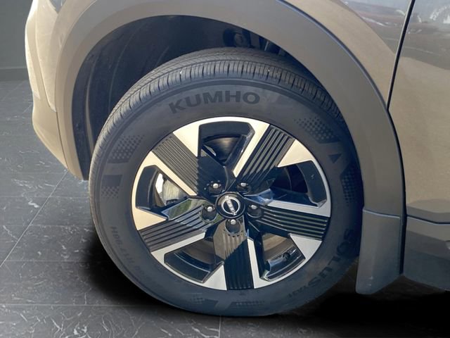 Used 2025 Nissan Kicks SV w/ Charging Package image 29