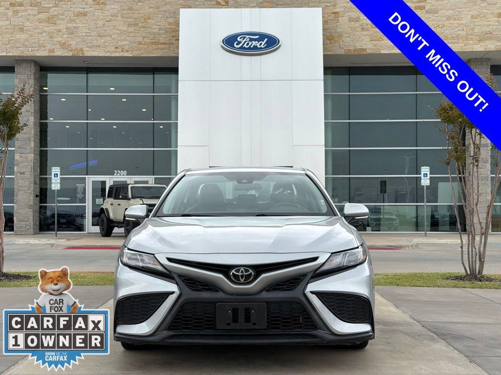 Used 2022 Toyota Camry SE FWD image 2