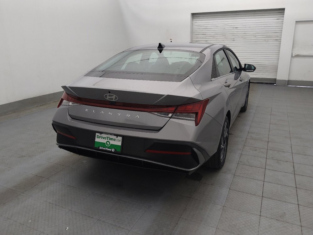 Used 2025 Hyundai Elantra SEL image 9