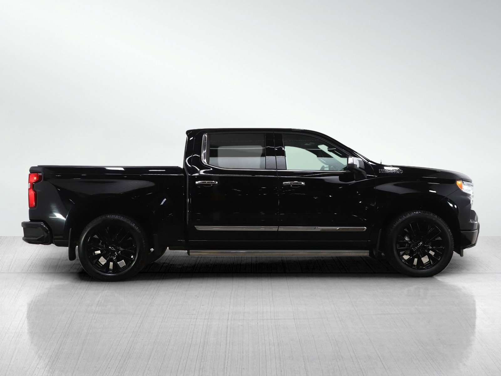 Used 2022 Chevrolet Silverado 1500 High Country w/ High Country Premium Package image 6