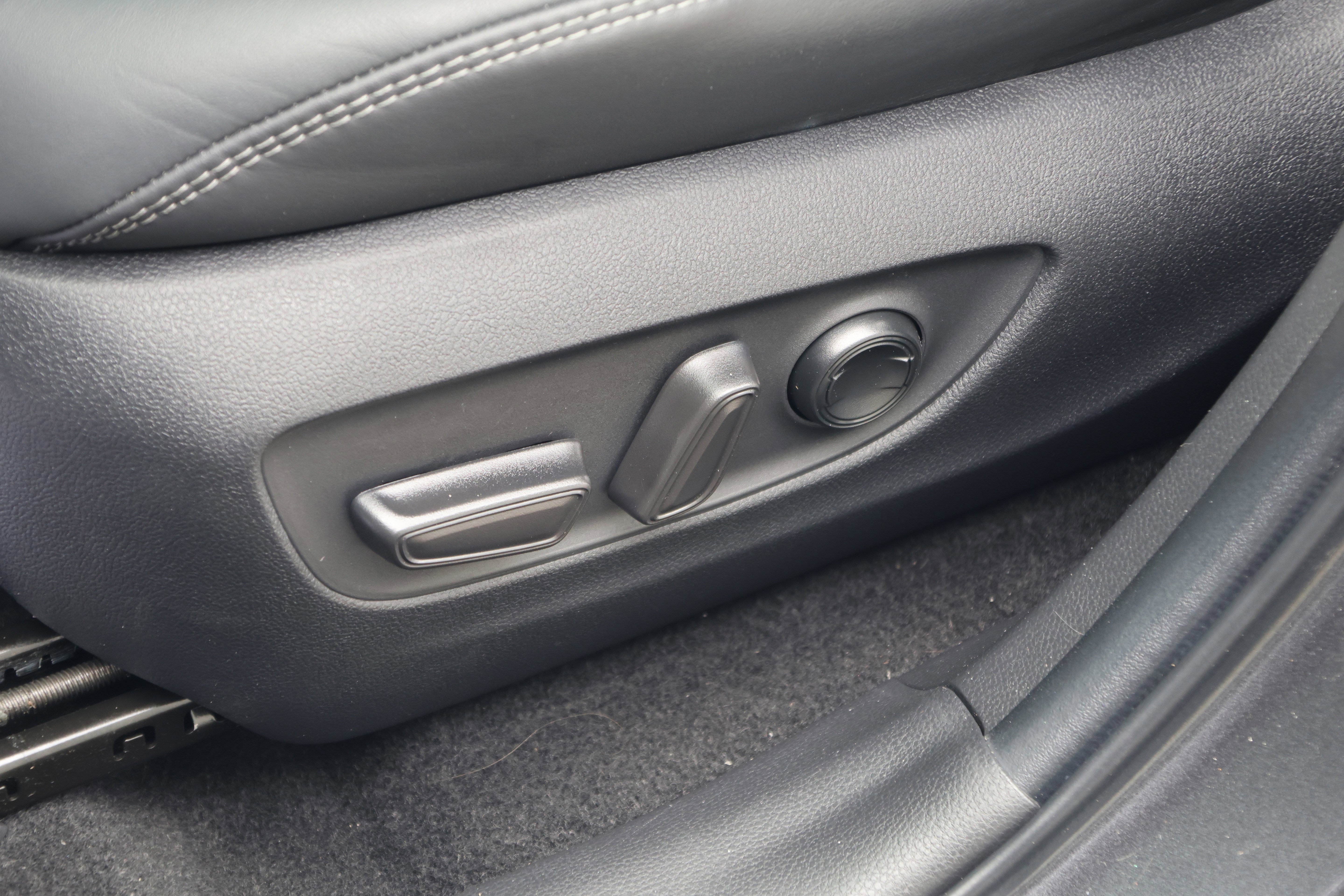 Used 2023 Toyota RAV4 Limited image 32