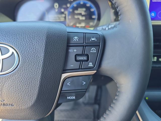 Used 2023 Toyota Crown Limited image 22