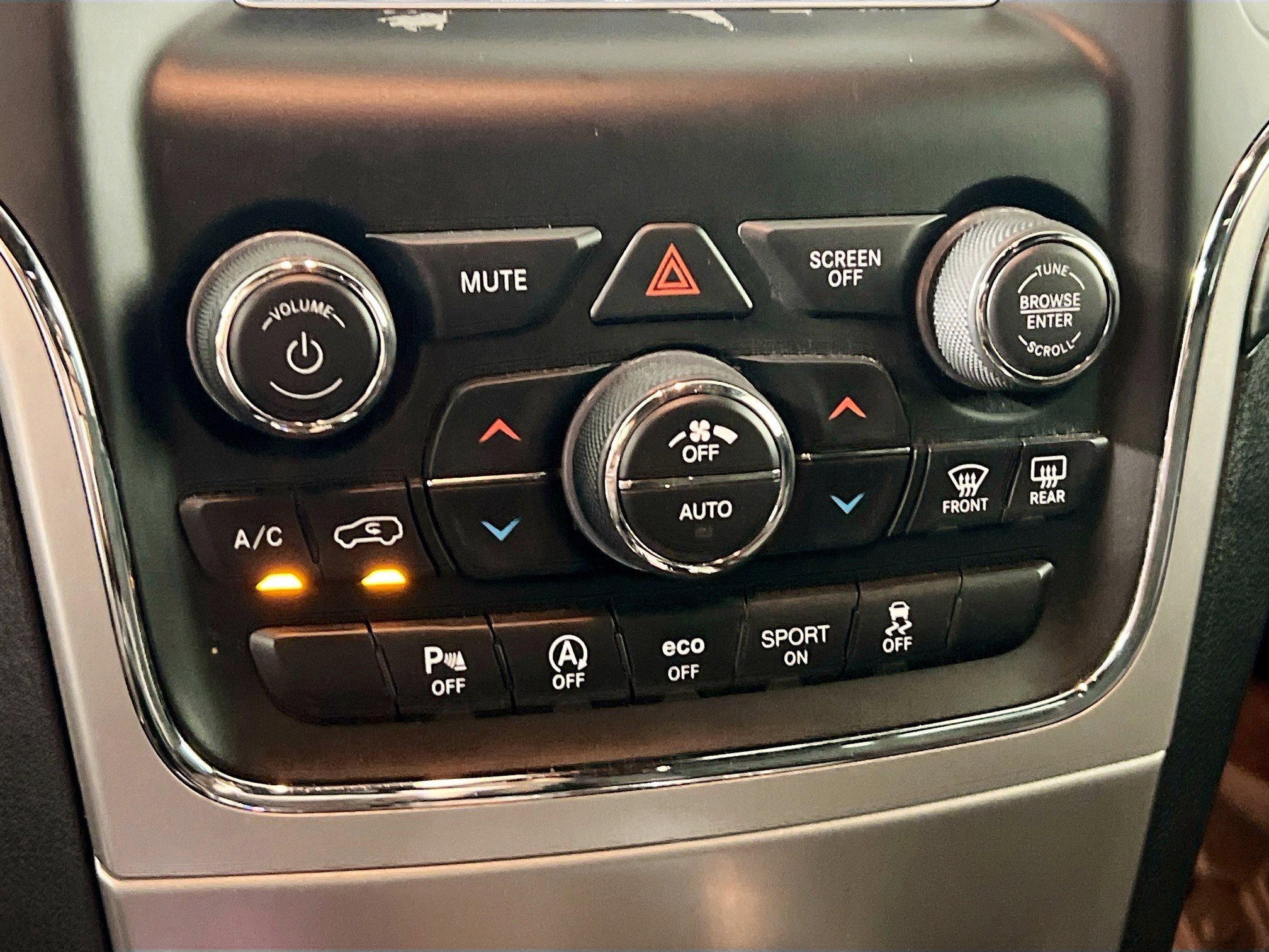 Used 2019 Jeep Grand Cherokee Laredo AWD/4WD image 27